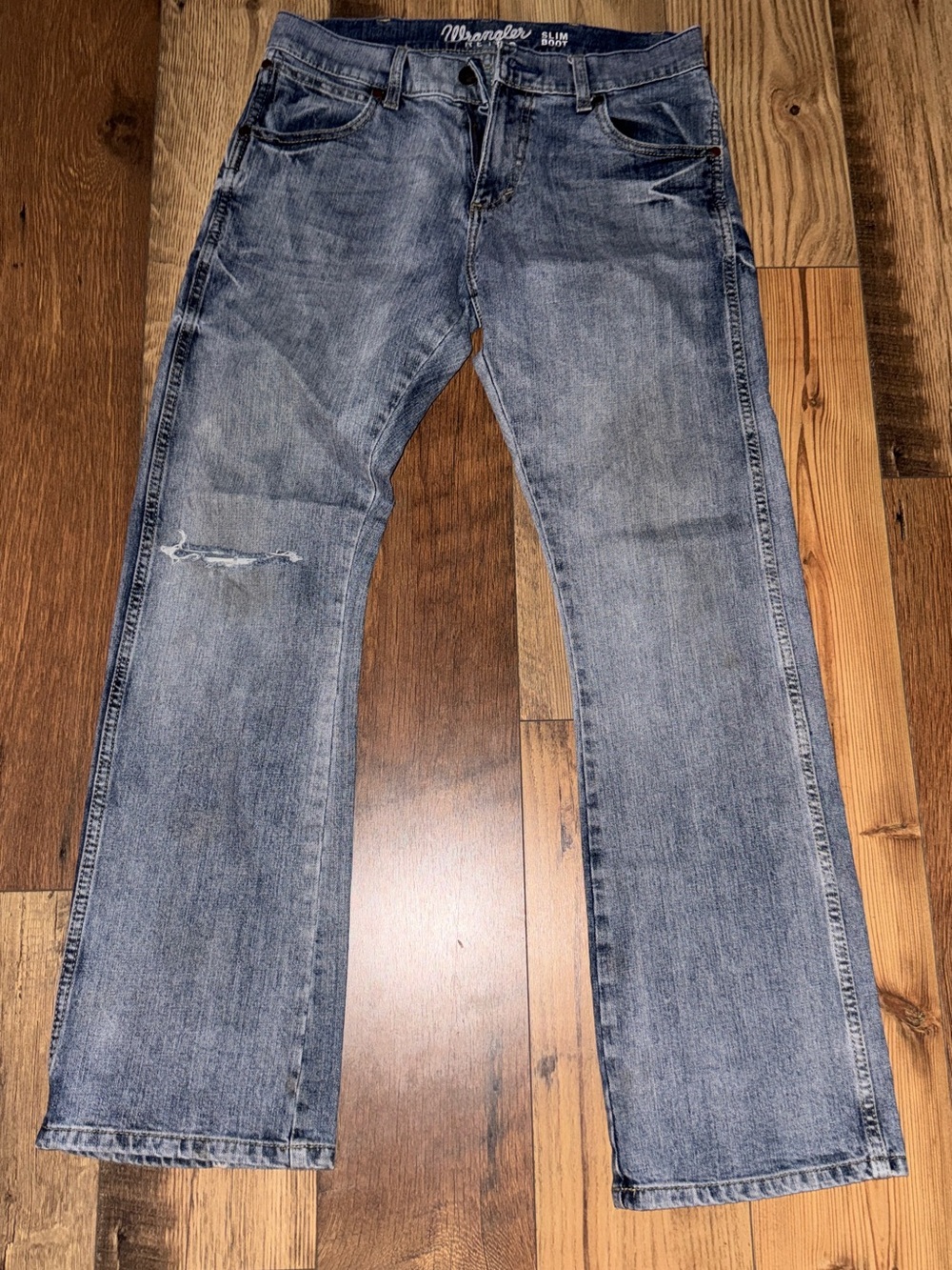 Wrangler Men’s Bootcut Jeans in Light Blue Wash